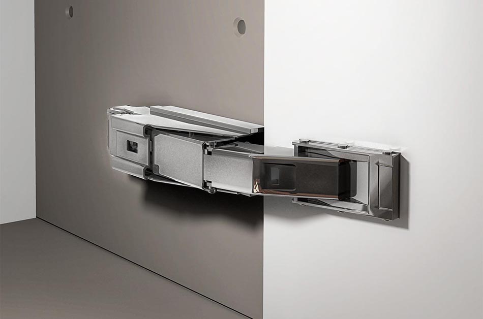 Eņģes ar vieglu aizvēršanas funkciju