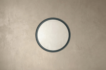 Spoguļi lakotā rāmī