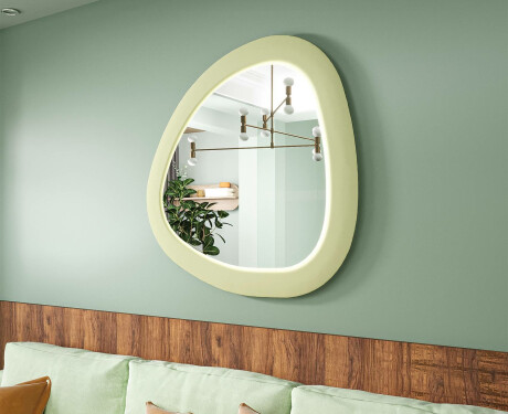 LED spogulis ar neregulāru formu un lakotu MDF rāmi L308