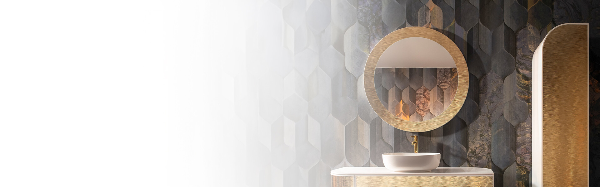 Spoguļi metāla rāmī